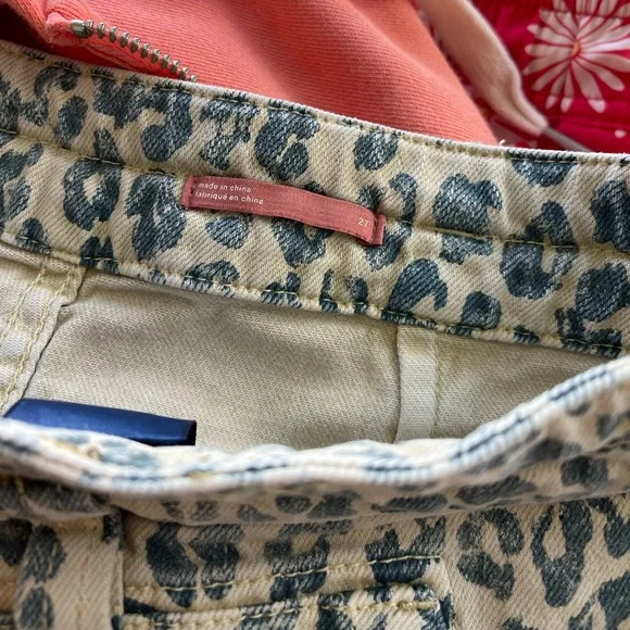Pilcro The Wanderer Leopard Print Cargo Straight Leg Jeans Size 27 - Picture 11 of 12
